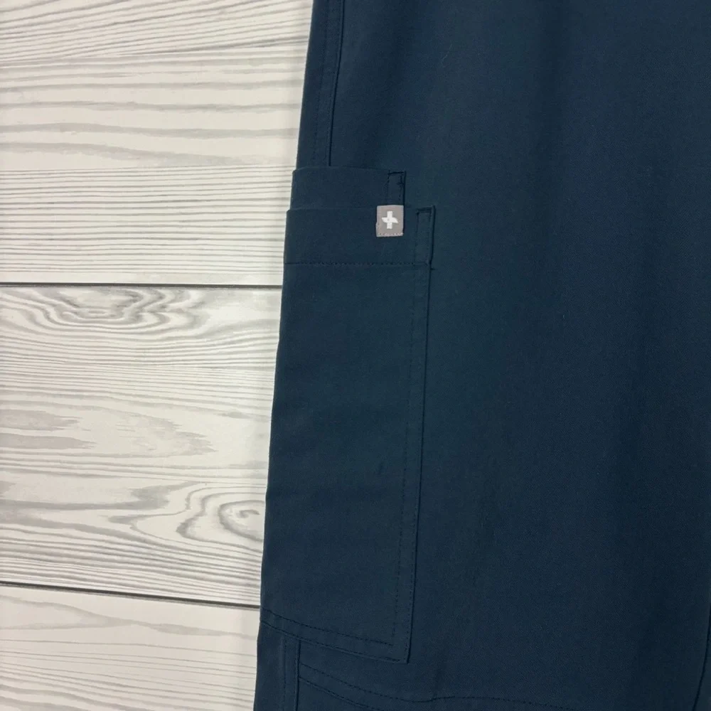 FIGS Men’s Axim Cargo Scrub Pants Navy Blue Size Medium Short